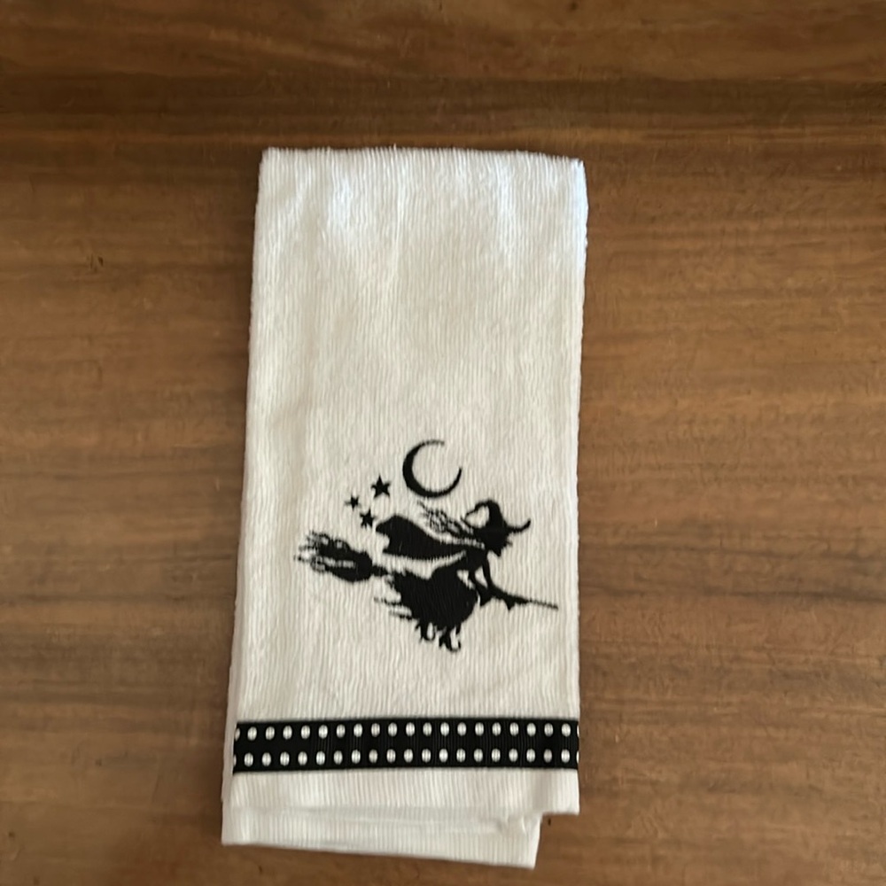 Halloween fingertip towel